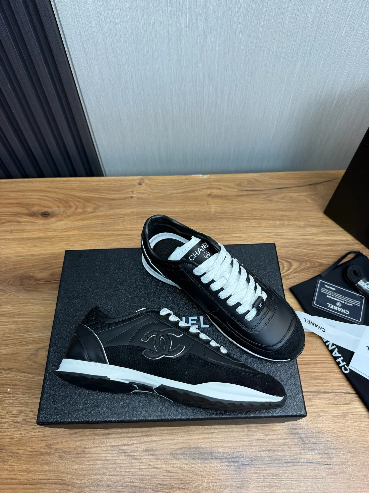 Men's men's shoes 💰600💰 Chanel Chanel 25A latest couple's white shoes casual sports shoes skate shoes 🩷💚 original purchase and development production Xiaoxiang C Home counter another super hot model, loved by Internet celebrity bloggers and ladies, various praises on social platforms, super popular and high quality 😍😍 latest material classic black and white color matching The upper foot is full of fashion 🎊🎊 ▪️Material: Original customized imported cowhide material ▪️Inner lining: Customized mesh ▪️Sole: Original open-molded TPU non-slip outsole ▪️Size: 35-44